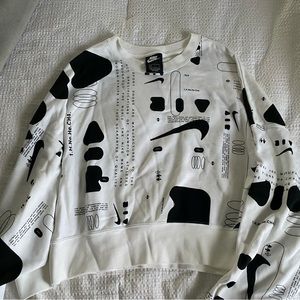 Nike oversized crop black and white design crewneck